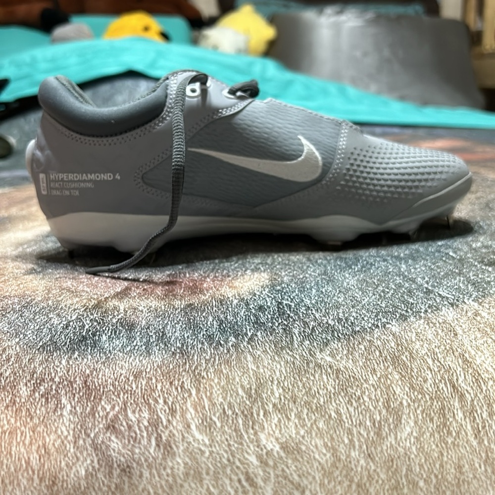 Women’s Nike Gray Hyerpdiamond 4 Elite Metal Softball Cleats Size: 9 - Picture 8 of 15